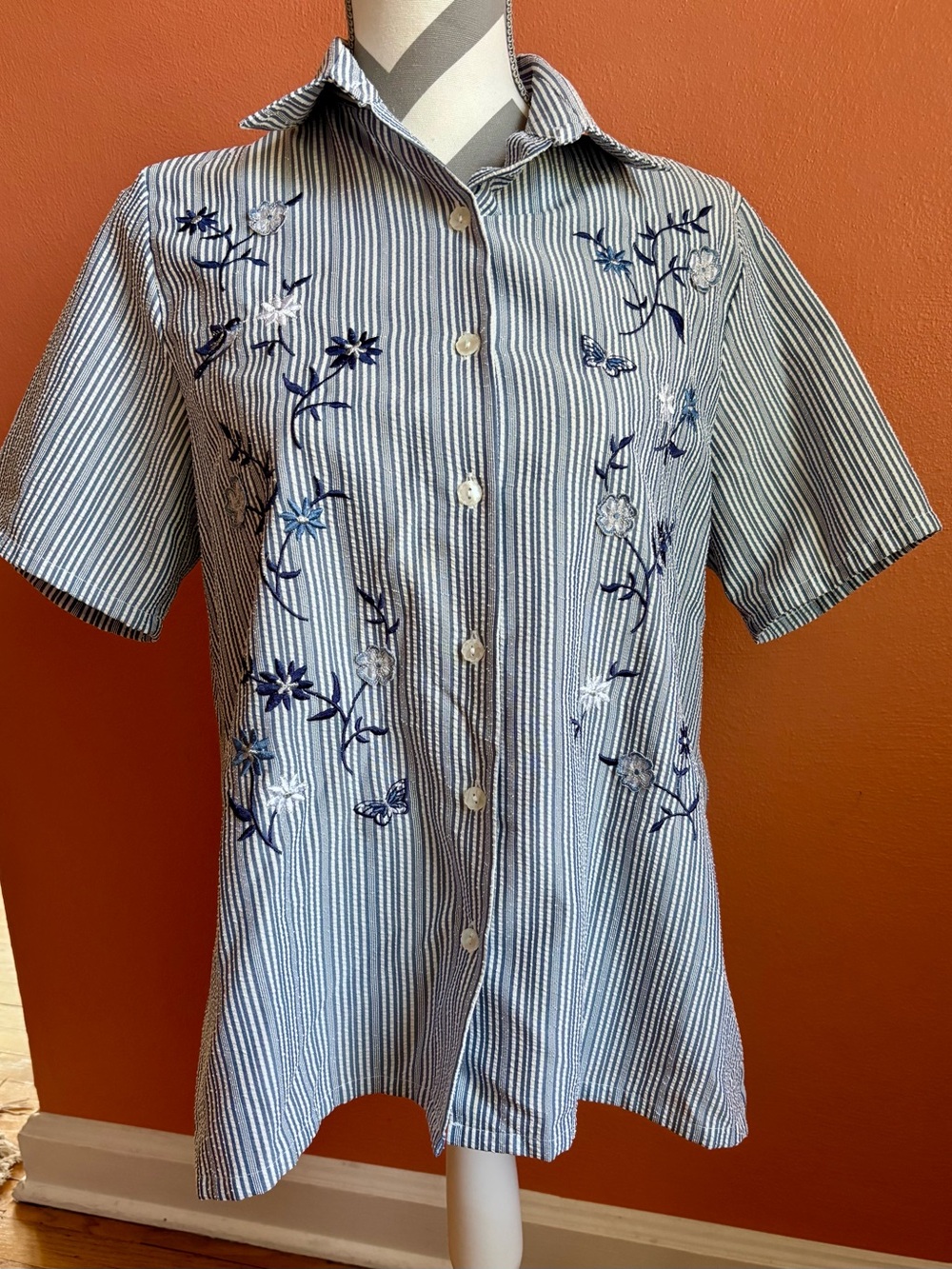 Vtg Bon Worth Striped Blue & White Embroidered Button-Up Shirt
